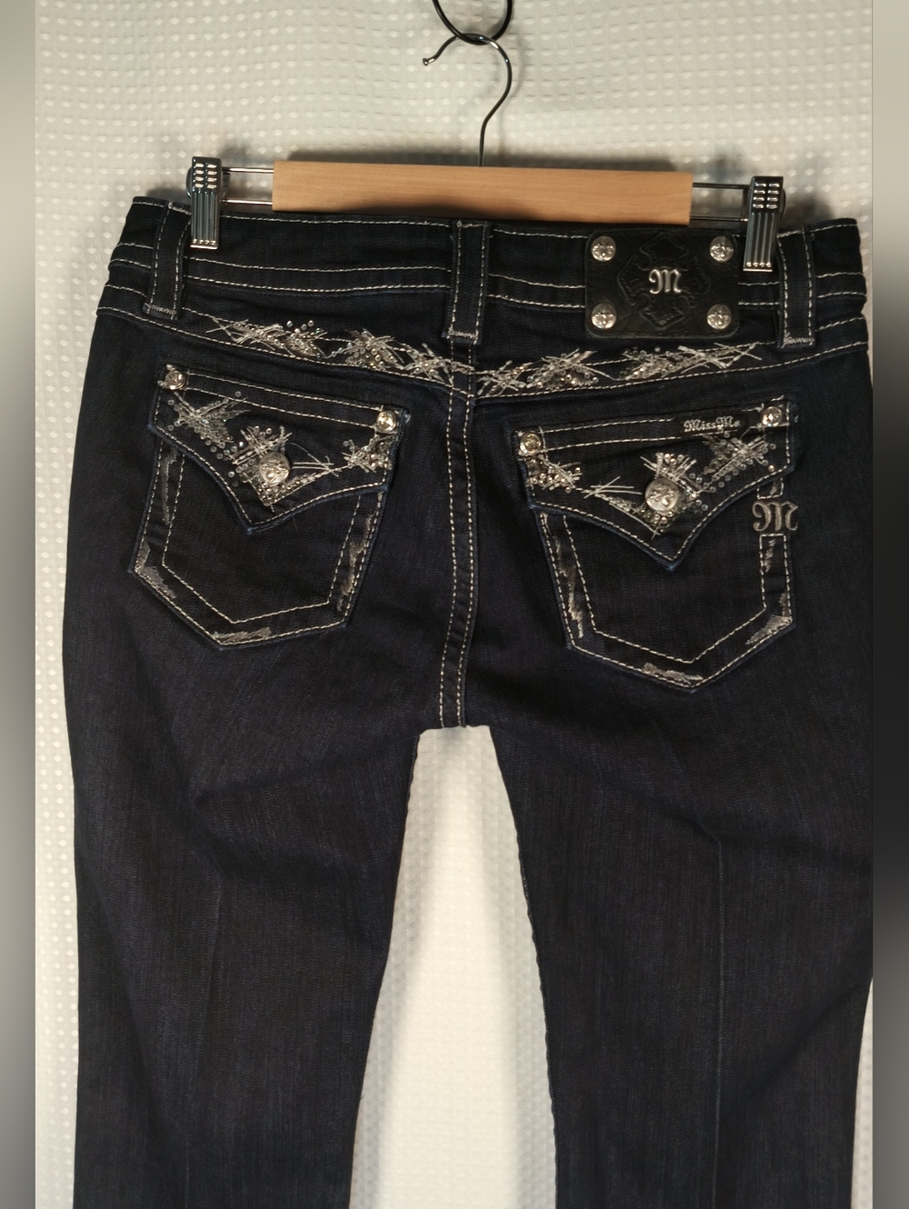 Miss Me Signature Boot cut Embellished Dark Wash Blue Women’s Jean Size 30x34 - Picture 4 of 12